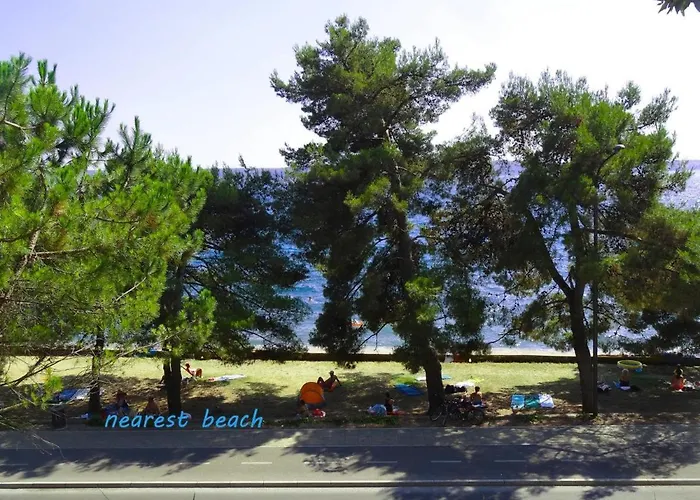 Nea By Locap Group ポルトローシュ